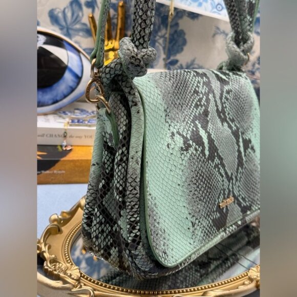 🆕 CULT GAIA 🧿 X BRATZ NWOT Green Snakeskin Flap Purse, Knotted Handle *SAMPLE* - Picture 4 of 15